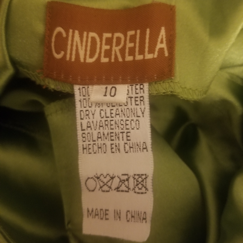 Gown - Picture 6 of 6